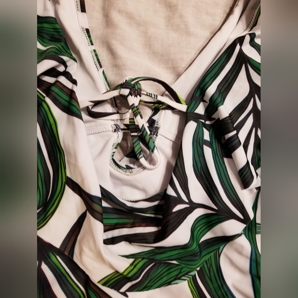 Nwt sexy low cut front and back tie back high cut one piece. Wide straps - Picture 6 of 10